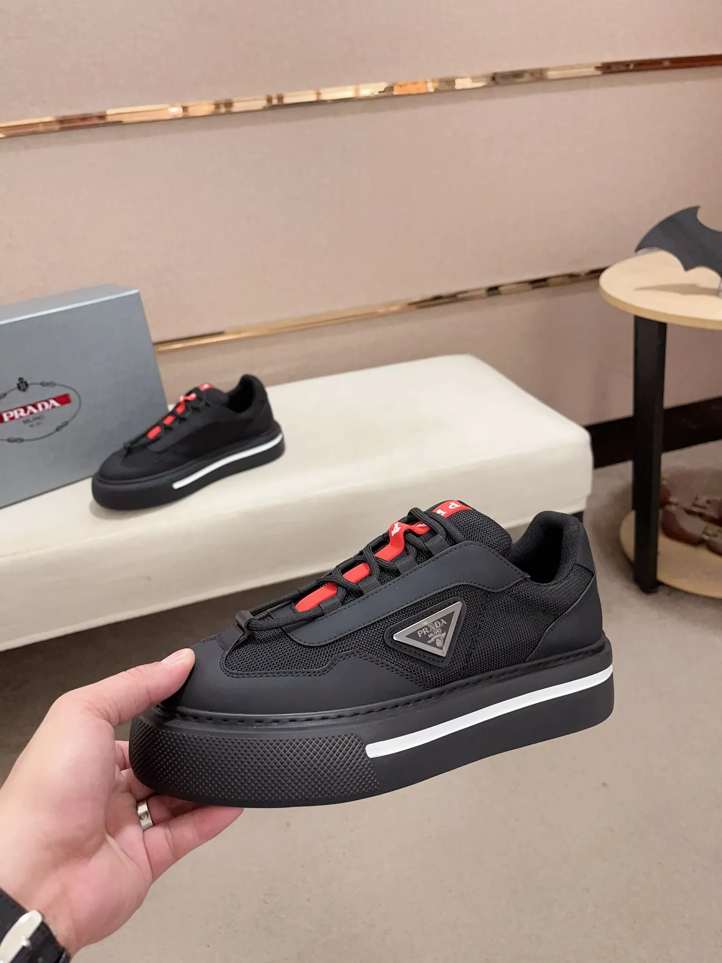 Men's shoes 💰 580💰 ✔️✔️✔️High-quality new PRADA counters are launched at the same time. The new men's shoes and 😘fabrics are selected from first-layer cowhide and are made by pure handicrafts. Lining: Full cowhide lining. 👍🏿 High-end ☄️ air-cushion molded anti-slip rubber outsole, exquisite lines, simple and elegant, comfortable and high-end for leisure travel. Code number: 38 to 44